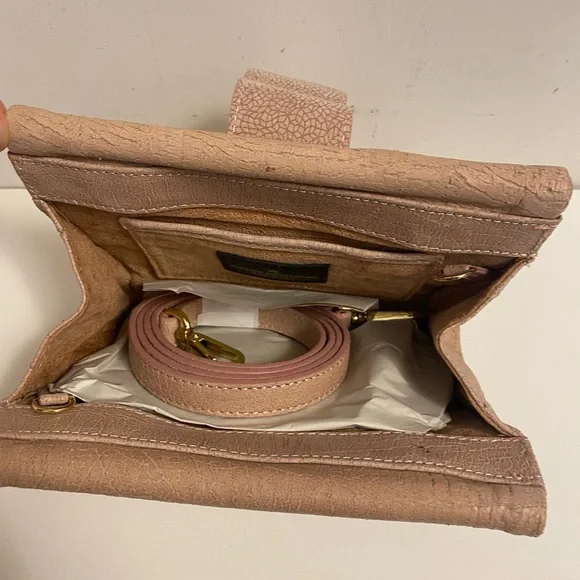 Elegant Tan/Nude Women's Clutch - Picture 6 of 7